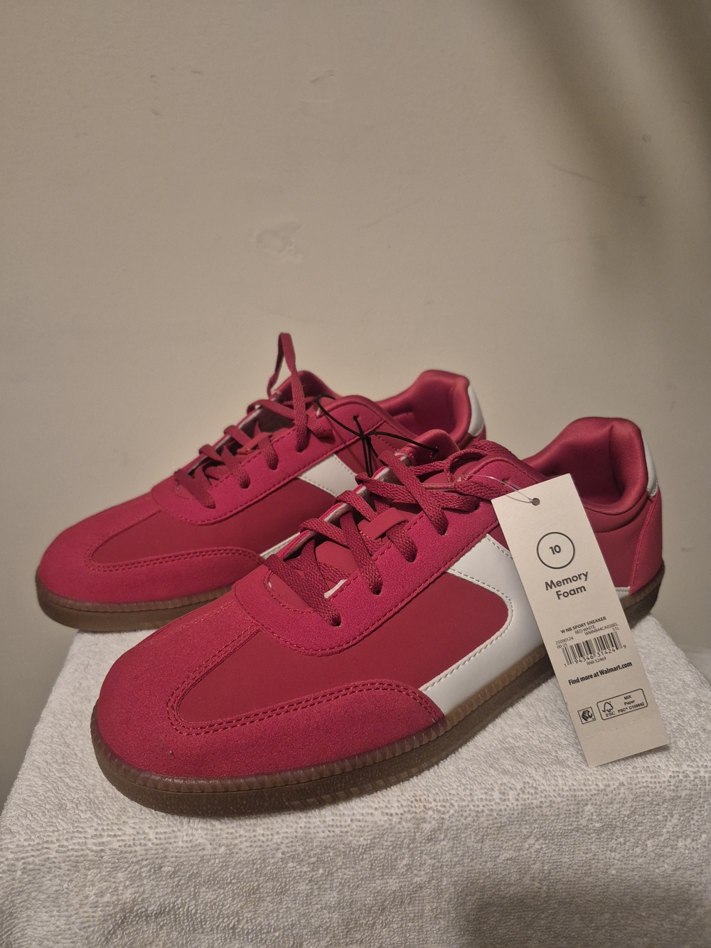 NWT No Boundaries Womens Red & White Sneakers Size 10